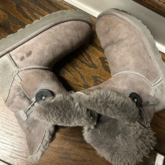 Ugg - Picture 8 of 10